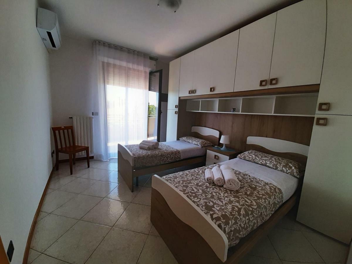 Domus Maris Viserba, Spiagge E Centro A 100 Mt, Promo Maggio Fiera Macfrut, Fieravicola, Expo Dental, Meeting Ріміні Екстер'єр фото